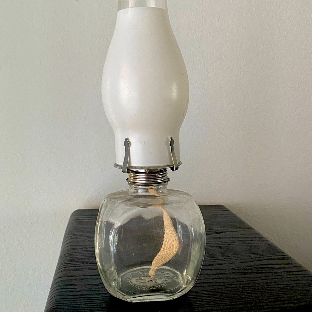 Vintage Lamplight Farms clear/white oil lamp